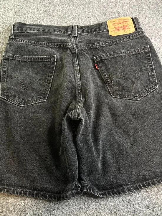 Vintage Y2K Levis 550 Denim Shorts Mens 32 Black Relaxed Gray Jort Skate - Picture 6 of 8